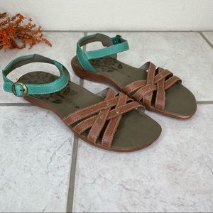Keen green and brown strappy sandals size 9.5